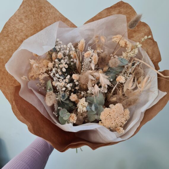 Evighedsbuket naturblomster hvid og creme