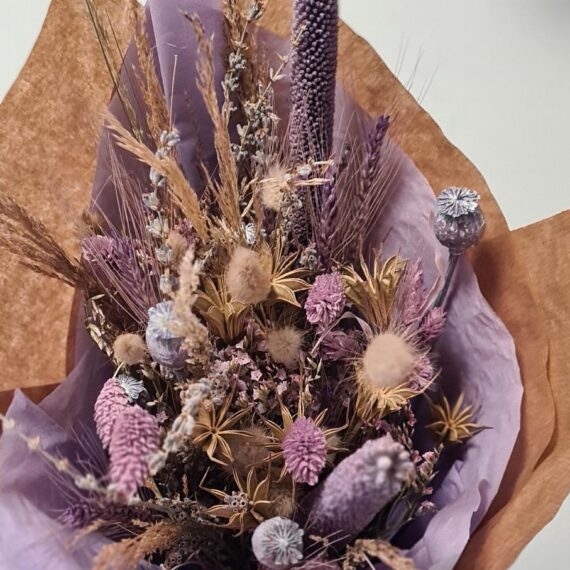 Evighedsbuket i lilla og naturfarve